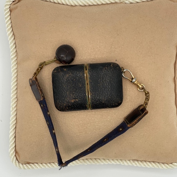 Vintage 1950s Shields Fifth Avenue N.Y  Brown Leather Purse Watch - Picture 2 of 16